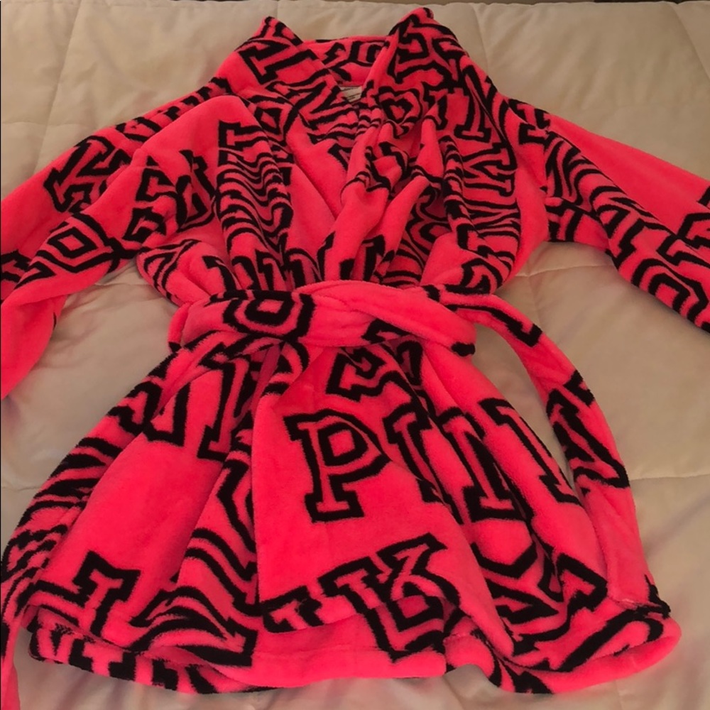 PINK/Victoria’s Secret robe